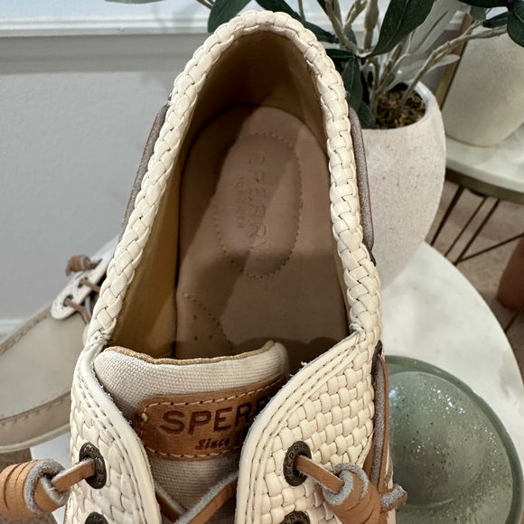 NEVER WORN SPERRY BOAT SHOE - Picture 2 of 3